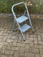 Huishoud trap 2 treden, Doe-het-zelf en Verbouw, Ladders en Trappen, Ophalen, Zo goed als nieuw, Minder dan 2 meter