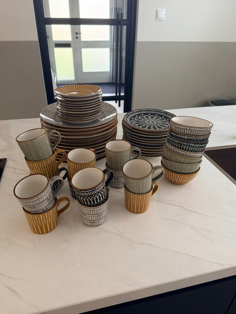 Compleet Xenos servies | borden, kommen & mokken | mooie set, Ophalen