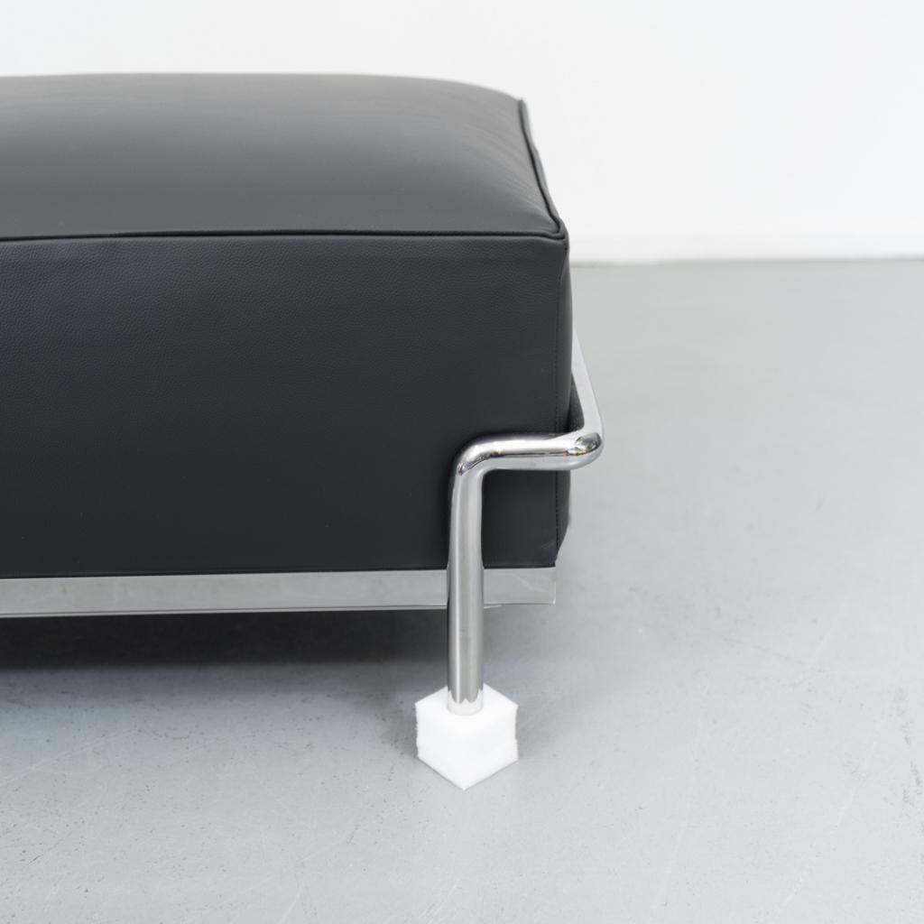 1x Cassina LC2 Hocker Le Corbusier Zwart - Leer, Niet ingevuld, Niet ingevuld, Nieuw, Leer