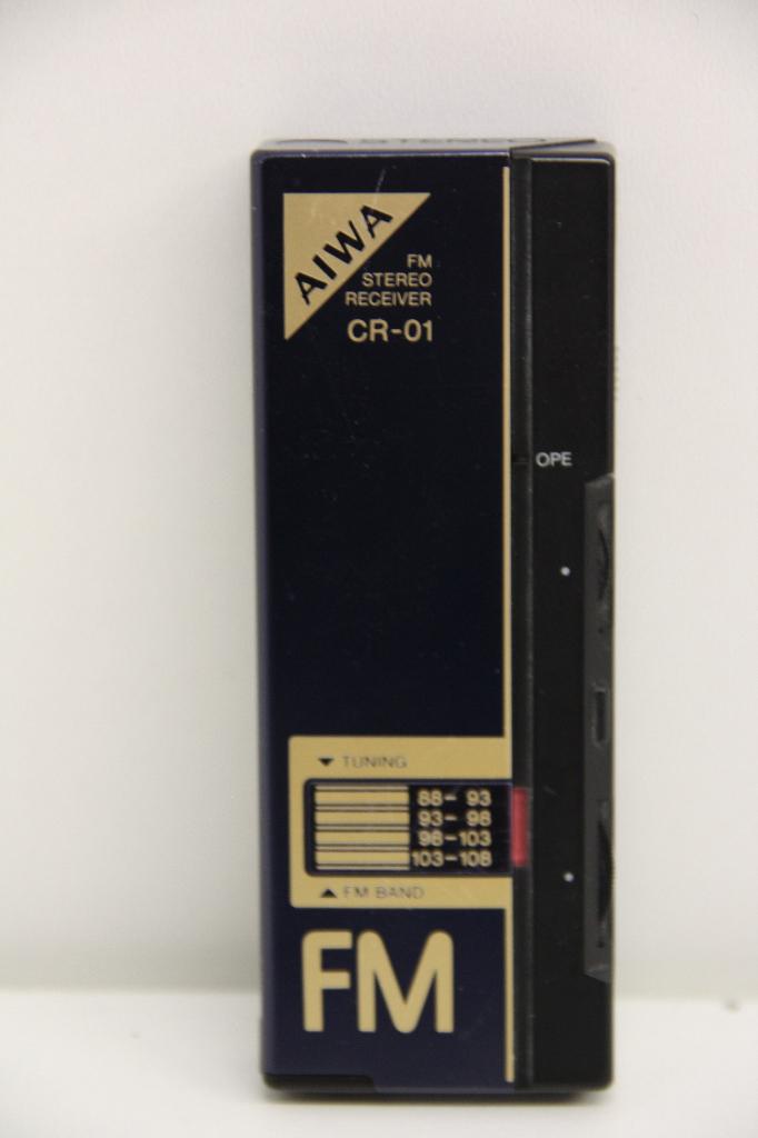 Aiwa CR-01 FM Stereo Receiver Mini Radio met oordopjes.Blauw, Ophalen of Verzenden, Zo goed als nieuw