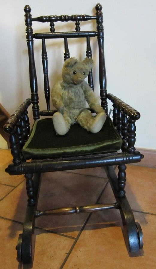 Antieke kinderstoel op wieltjes ook vr grote pop of beer, Ophalen