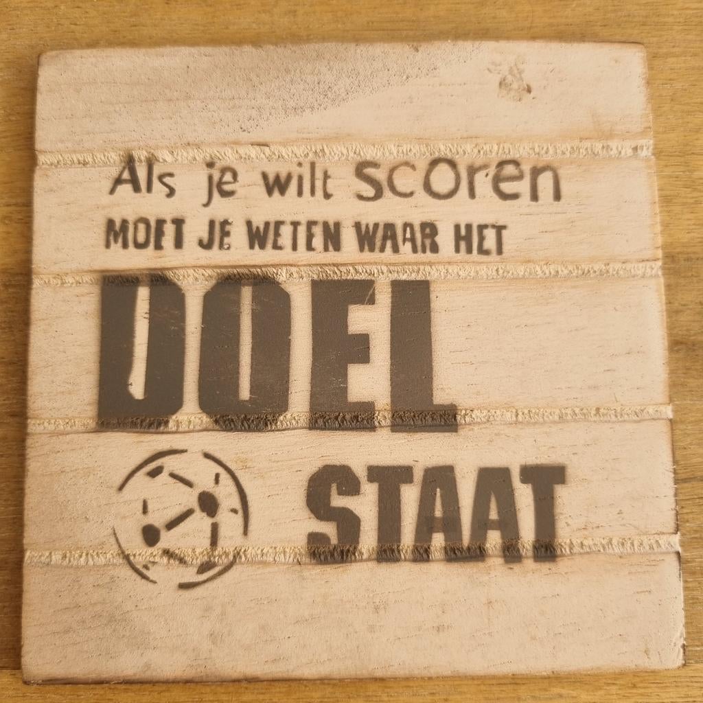 Houten onderzetters 10x10 cm met voetbal spreuk, Ophalen of Verzenden, Nieuw, Glas of Kopje
