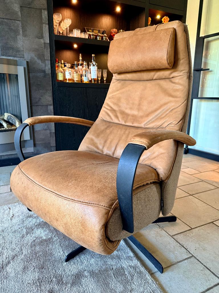 Luxe elektrische relaxstoel Prominent, Humberto Tan, Gebruikt, Minder dan 75 cm, Ophalen, Modern maar past ook in meer landelijke stijl