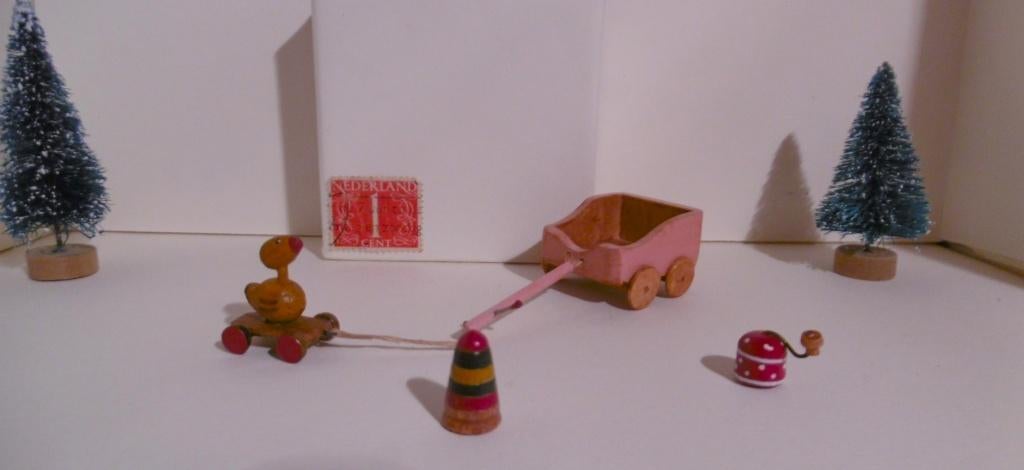 oud houten roze trekkarretje trek eend poppenhuis speelgoed., Verzenden, Poppenhuis