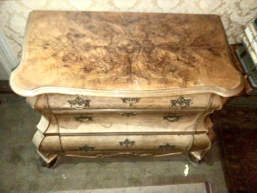 barok orgelgebogen buikkastje ladenkast olijfhout/notenhout, Ophalen