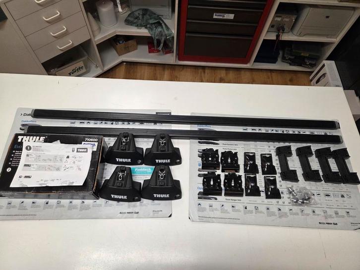 Thule SquareBar dakdragers Peugeot 2008 (goede staat), Auto diversen, Dakdragers, Zo goed als nieuw, Ophalen of Verzenden