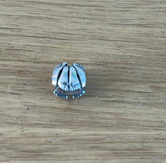 Zilveren Tedora bedel voetjes, Ophalen of Verzenden, Zo goed als nieuw, Tedora, 1 bedel