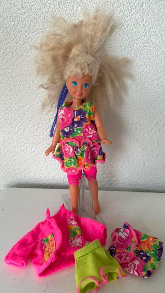 Barbie STACIE Doll Mattel, Verzamelen, Poppen, Zo goed als nieuw, Kleertjes, Ophalen of Verzenden