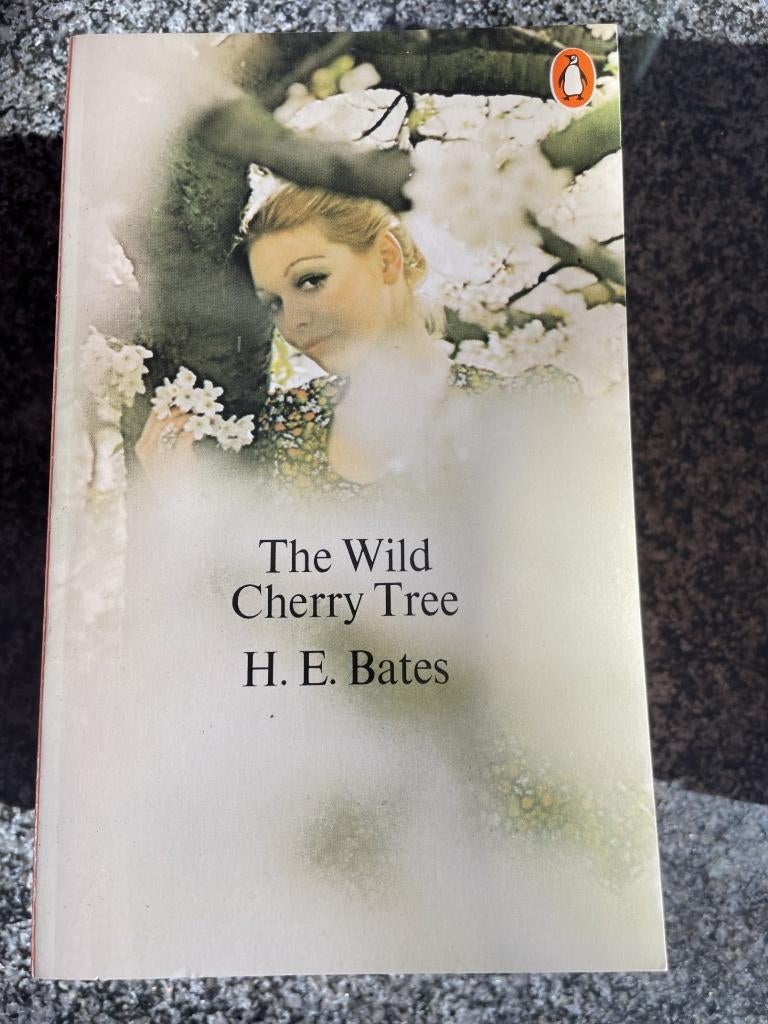 H.E.Bates /The wild cherry tree, Ophalen of Verzenden, Zo goed als nieuw