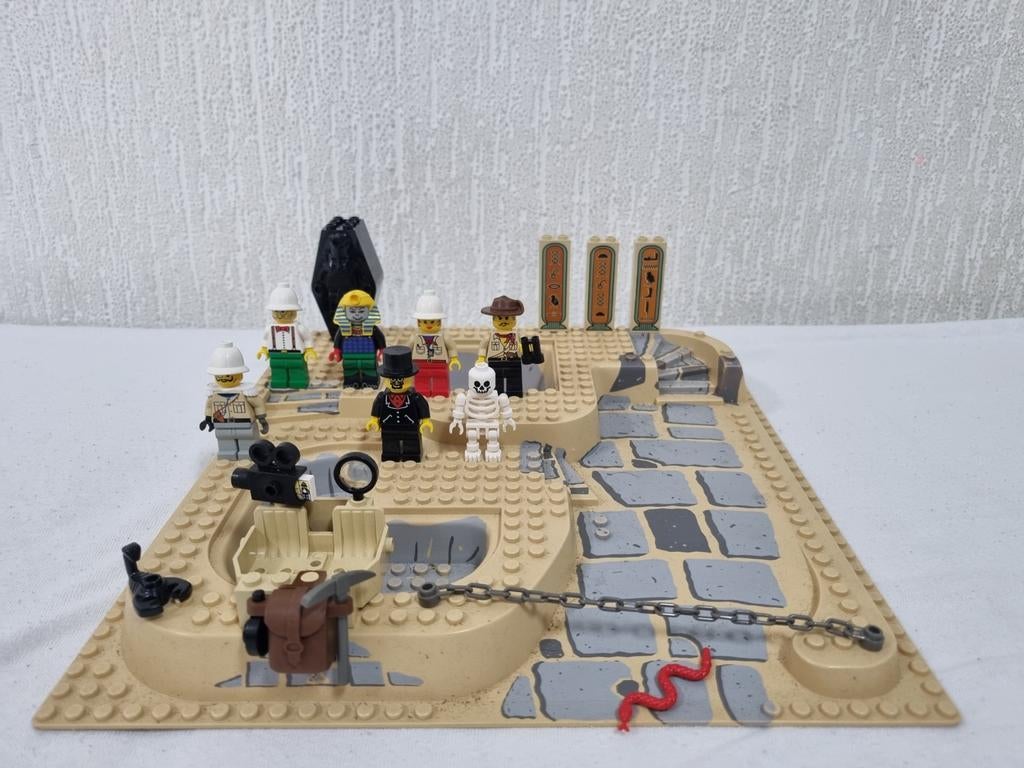 Lego baseplate + minifigs 5978, Ophalen of Verzenden, Gebruikt, Lego