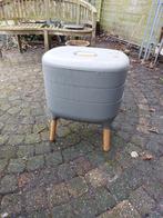 Wormen hotel, Ophalen, Mest