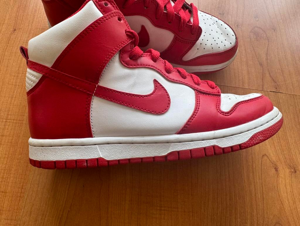 Nike Dunk High Rood, Ophalen of Verzenden, Rood, Sneakers of Gympen, Zo goed als nieuw