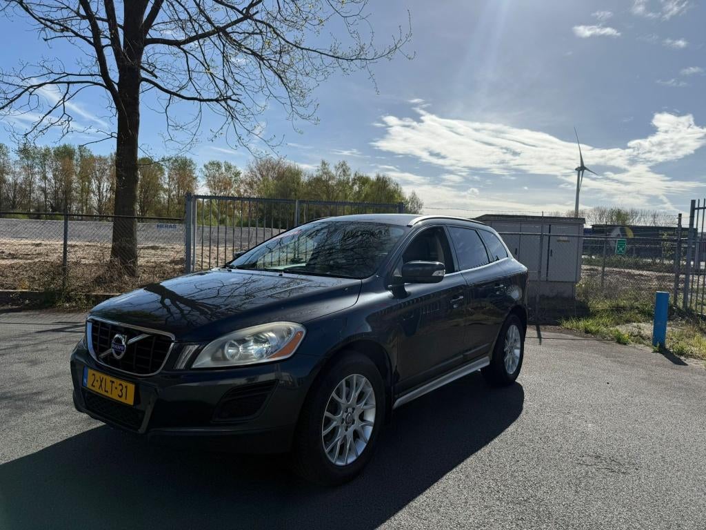 Volvo XC60 2.0 D3 2010 Grijs SUPER NETTE AUTO RIJDT GOED, Auto's, Volvo, Voorwielaandrijving, Euro 5, Zwart, 1984 cc