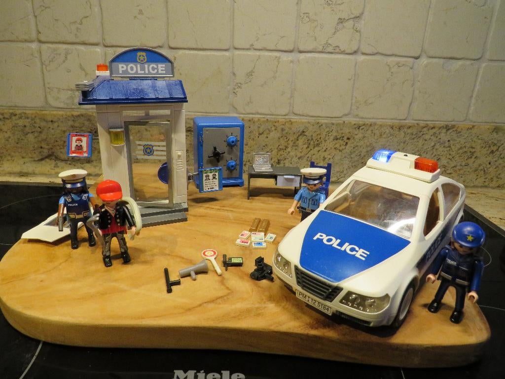 Playmobil, klein politieburo, kluis, politieauto met licht, Ophalen of Verzenden, Zo goed als nieuw, Complete set