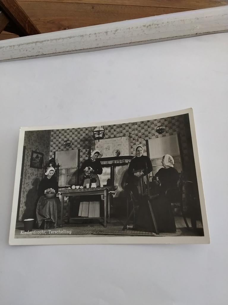 TERSCHELLING.  KLEDERDRACHT, Ophalen of Verzenden, 1960 tot 1980, Waddeneilanden
