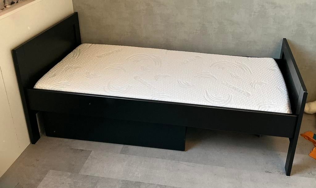 Europe kids Felix II peuterbedje mat zwart 150 bij 70 cm, 70 tot 85 cm, 140 tot 160 cm, Zo goed als nieuw, Ophalen