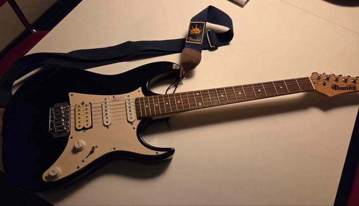 Ibanez GIO Elektrische Gitaar + gitaar versterker + band, Muziek en Instrumenten, Snaarinstrumenten | Gitaren | Elektrisch, Gebruikt