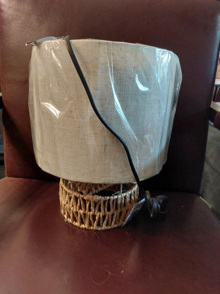 Nieuwe lamp van Xenos met lichtpeertje, Ophalen of Verzenden, Nieuw, Overige materialen, Minder dan 50 cm