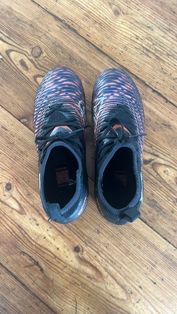 puma voetbalschoenen zwart,oranje, paars en wit maat 37, Sport en Fitness, Voetbal, Maat XS of kleiner, Ophalen, Zo goed als nieuw