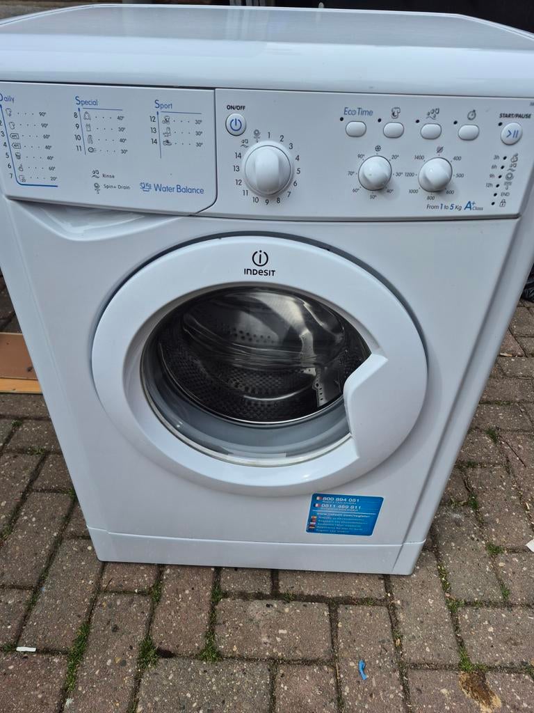 Indesit wasmachine  1-6 kg, 1200 tot 1600 toeren, Minder dan 85 cm, 4 tot 6 kg, Ophalen of Verzenden