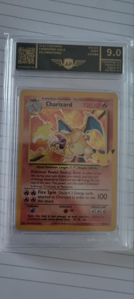 ZELDZAAM! Charizard celebrations 4/102 GRADED 9,0!, Hobby en Vrije tijd, Verzamelkaartspellen | Pokémon, Ophalen of Verzenden
