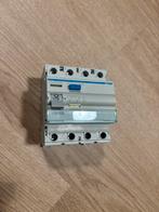 Hager CDA440D aardlekschakelaar 4-polig 40A 30mA, Ophalen of Verzenden, Zo goed als nieuw