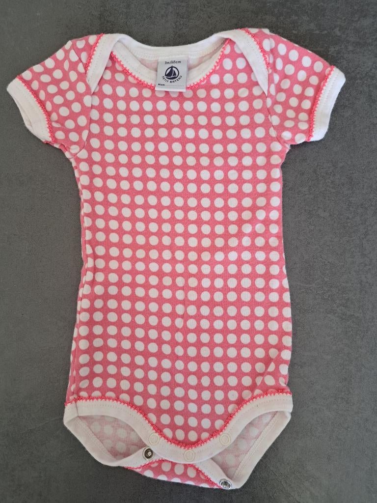 Vrolijke roze romper met stippen, korte mouw, maat 60, Nacht- of Onderkleding, Gebruikt, Meisje, Ophalen of Verzenden