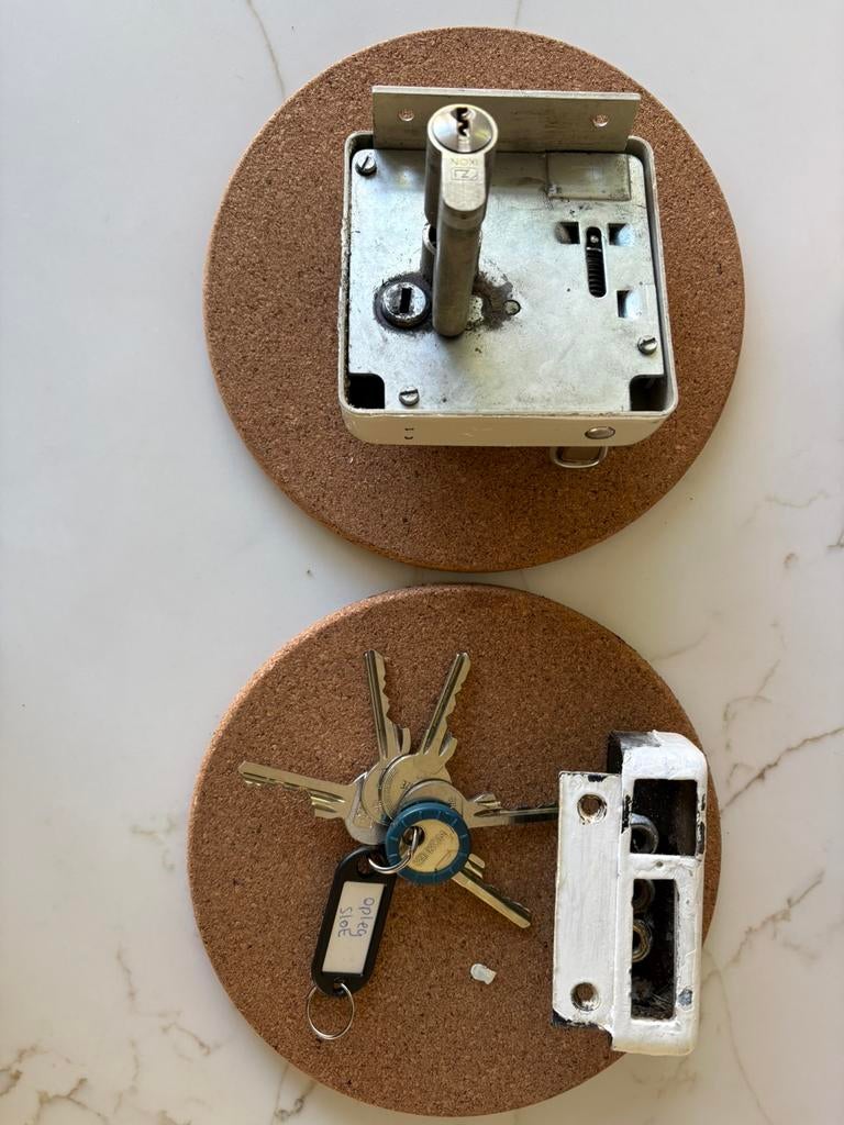 IKON Oplegslot met vaste buitencilinder + 7 goede sleutels, Ophalen, Gebruikt, IJzer, Slot