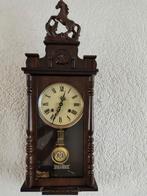 Wandklok met paard, Ophalen