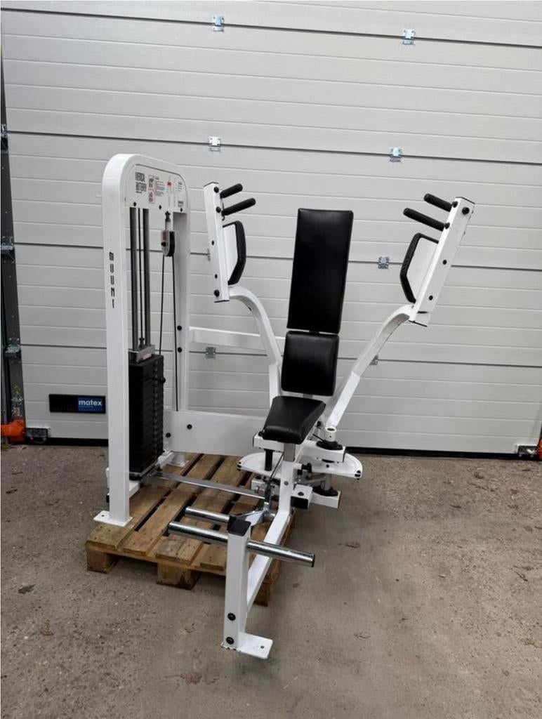 Paramount pec deck / peck deck machine / butterfly, Ophalen, Benen, Gebruikt, -