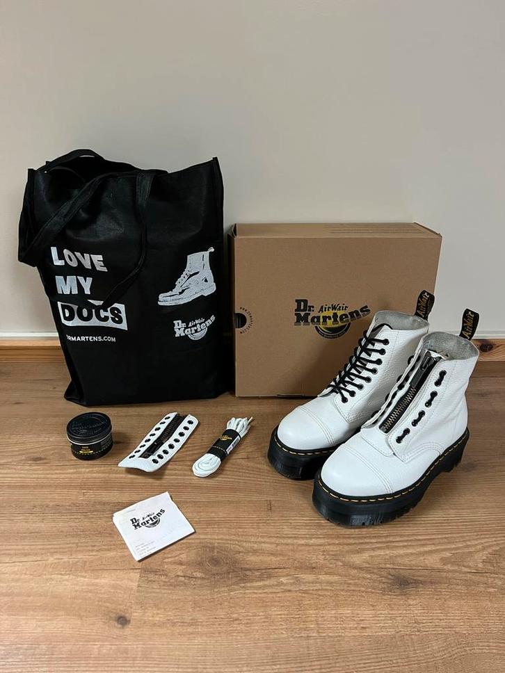 Dr. Martens Sinclair met accessoires - Nieuw!, Kleding | Dames, Schoenen, Nieuw, Lage of Enkellaarzen, Wit, Ophalen of Verzenden