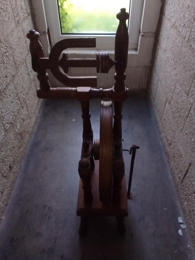 Handgemaakt Spinnewiel in Uitstekende Conditie, Ophalen, Zo goed als nieuw, Spinnewiel