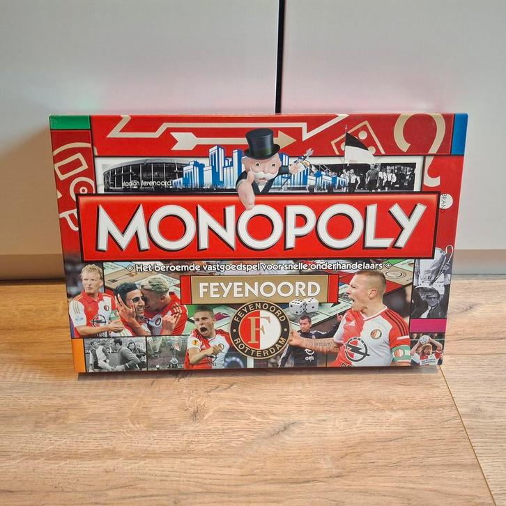 Monopoly Feyenoord Editie - Het Vastgoedspel, Hobby en Vrije tijd, Gezelschapsspellen | Bordspellen, Zo goed als nieuw, Drie of vier spelers