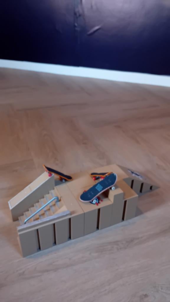 Fingerboard skateboards met onderdelen en skatepark, Ophalen of Verzenden, Gebruikt