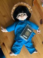 Chinees popje met paspoort en hoedje, Ophalen of Verzenden, Gebruikt, Overige typen