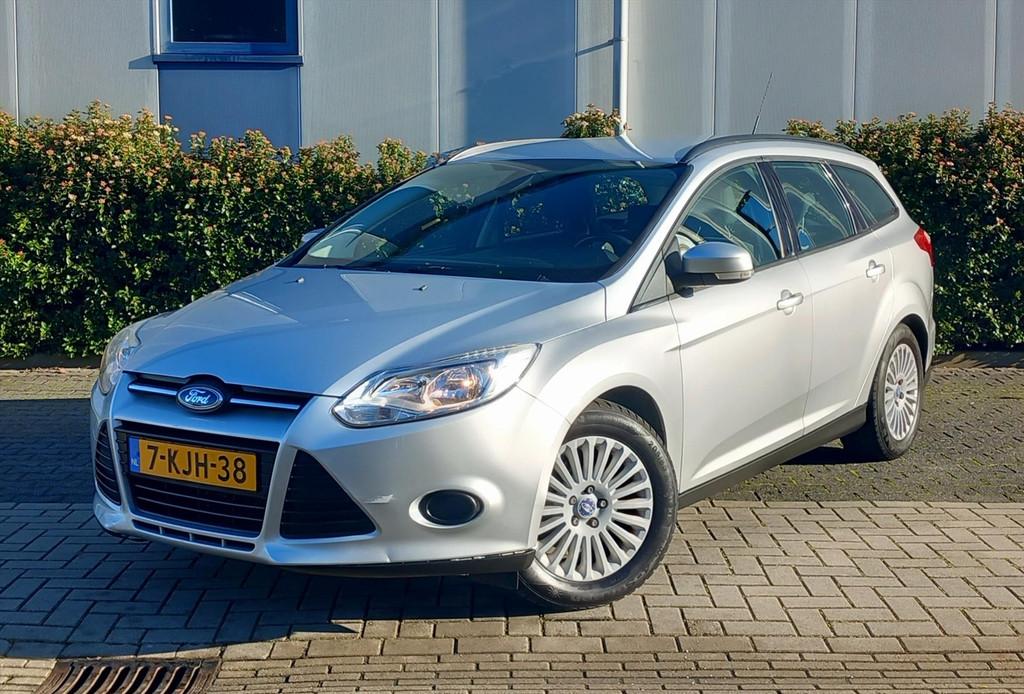 FORD Focus 1.0 EcoBoost 100pk Trend Navigatie/Trekhaak, Euro 5, Gebruikt, Origineel Nederlands, Handgeschakeld