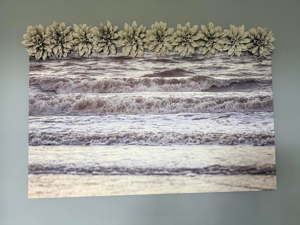 Schilderij met golven en bloemen., Ophalen of Verzenden, Zo goed als nieuw, Schilderij, Minder dan 50 cm