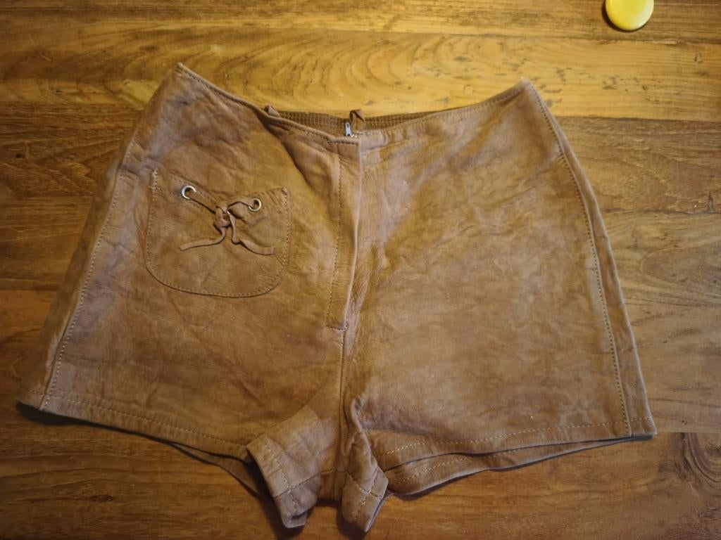 Suède leer korte broek 36 cm taille plat gemeten cognac kleu, Kleding | Dames, Ophalen of Verzenden, Zo goed als nieuw, Maat 36 (S)