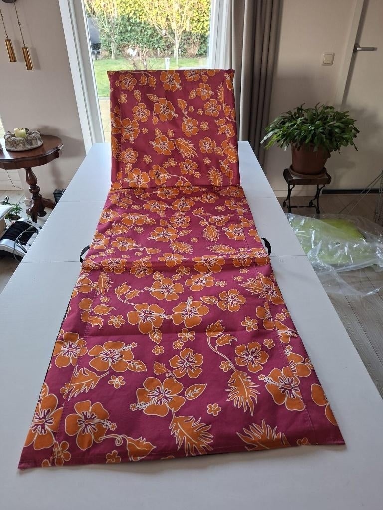 2 opvouwbare strandligstoelen (paars met bloemetjes en groen, Ophalen, Zo goed als nieuw, Textileen, Inklapbaar