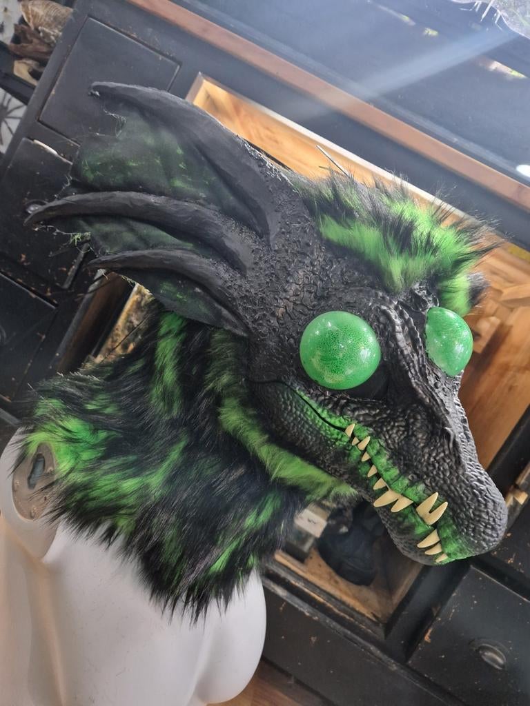 Fursuit dinomasker toxic wyvern, Hobby en Vrije tijd, Kostuums, Theaterbenodigdheden en LARP, Ophalen