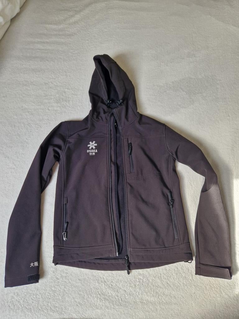 Osaka Softshell Hockey Jas Zwart - Maat 12-14 (S), Kleding | Dames, Jassen | Zomer, Zwart, Ophalen of Verzenden, Maat 36 (S), Osaka