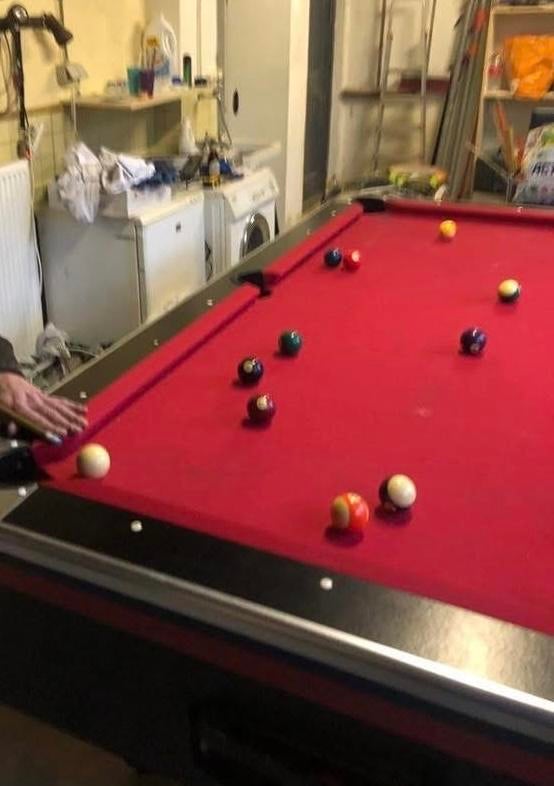 Gratis Pooltafel 110x220cm met rood laken, Ophalen, Gebruikt, Pooltafel