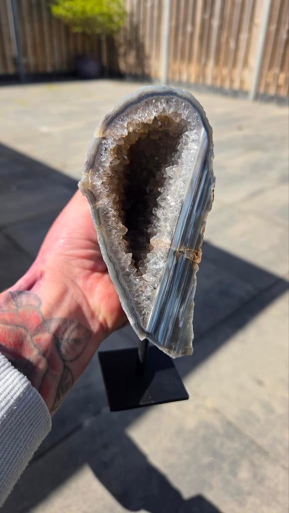Prachtige Agaat Geode op Standaard - 750g, 16x6cm