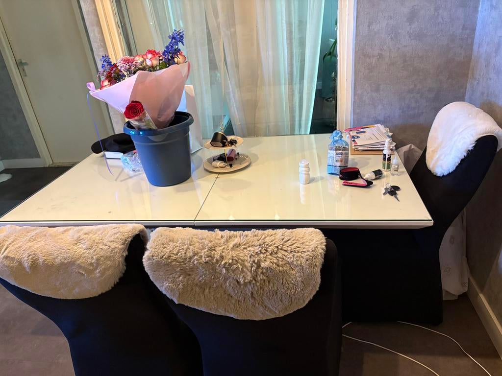 Uitschuifbare eettafel met 4 stoelen, Ophalen, 100 tot 150 cm, 50 tot 100 cm, Zo goed als nieuw