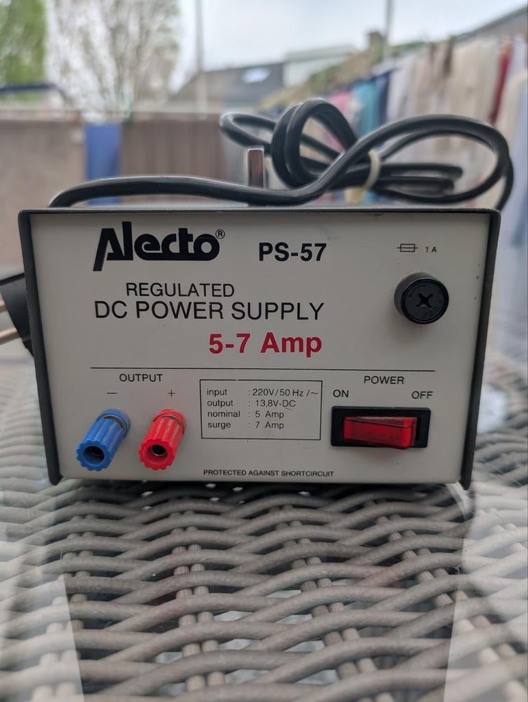 Alecto PS-57 Gereguleerde DC Voeding 5-7 Amp, Ophalen of Verzenden, Gebruikt