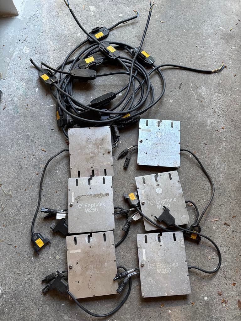 Enphase M250 micro omvormers inclusief aansluitkabels, Ophalen of Verzenden, Gebruikt, Overige typen