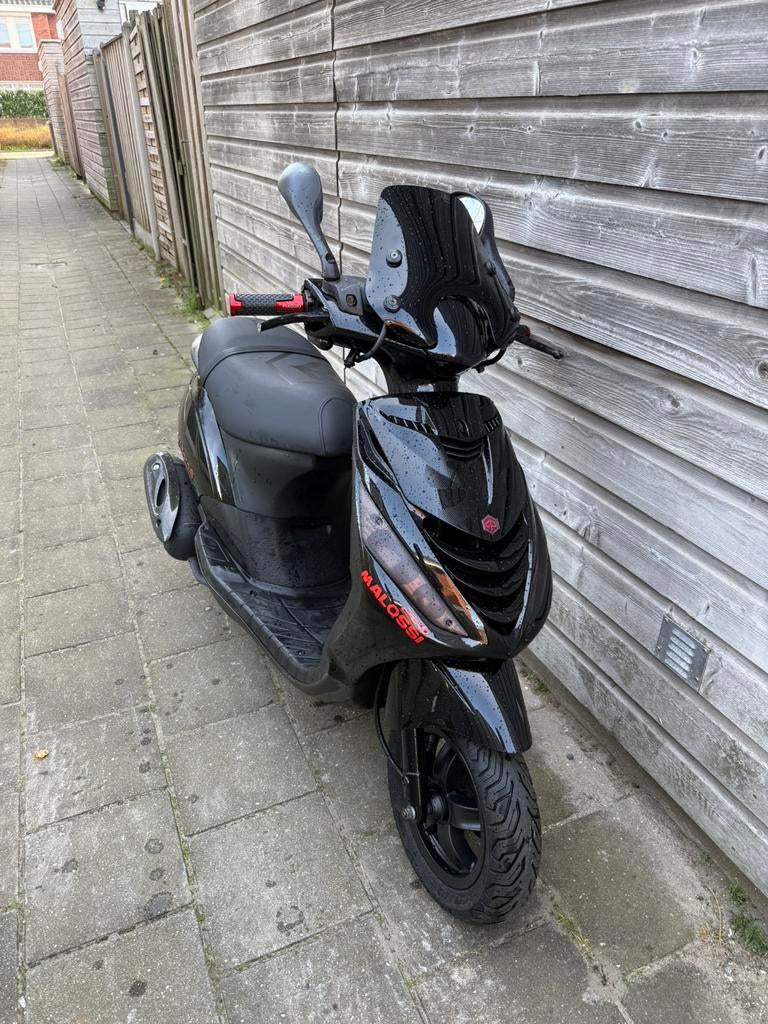 Zip 50cc full option, Ophalen of Verzenden, Zo goed als nieuw, Benzine, Zip