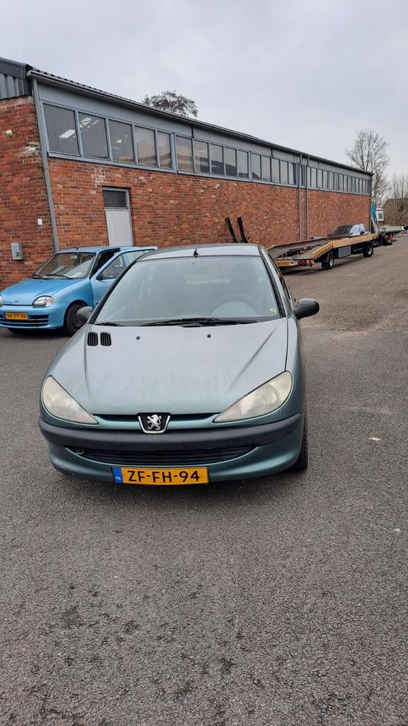 Peugeot 206 1.1 XN 5D 1999 Groen, Auto's, Peugeot, Voorwielaandrijving, 31 €/maand, 4 cilinders, Origineel Nederlands