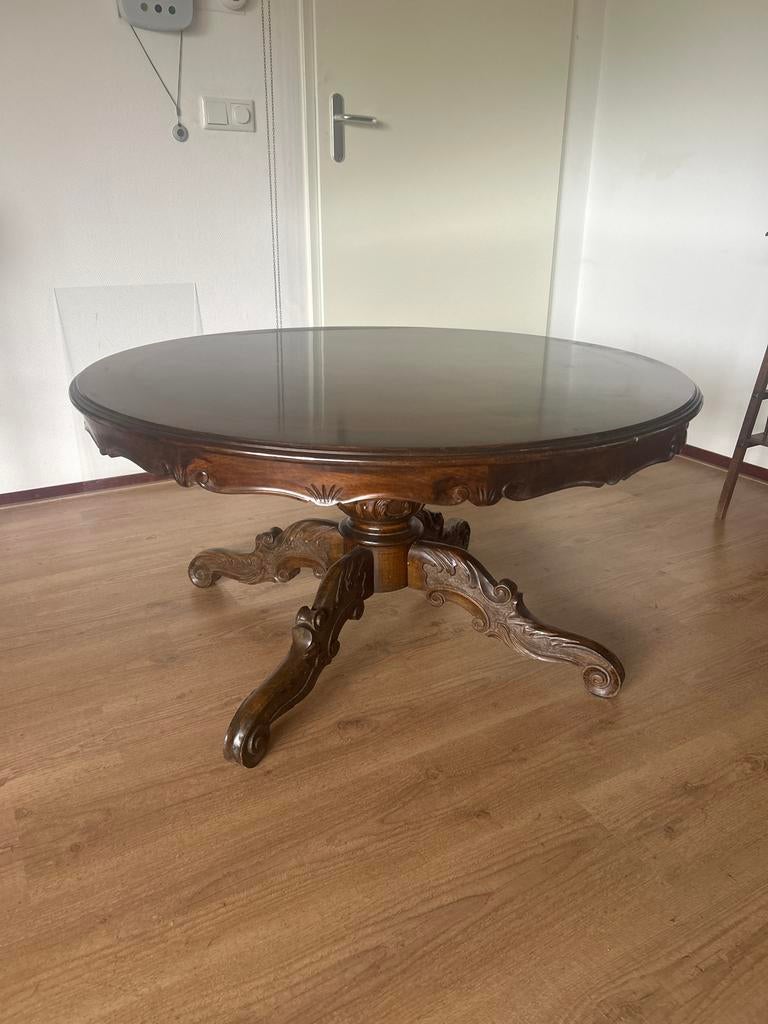 Antieke Salontafel met Rijkelijk Gesneden Onderstel, Antiek en Kunst, Ophalen
