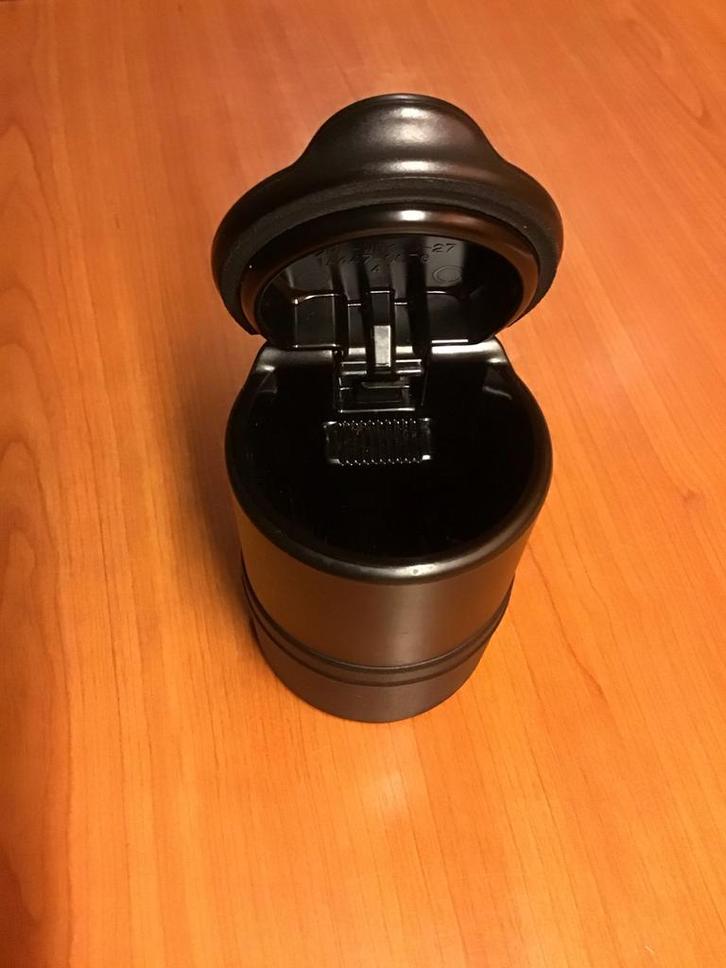 Auto asbak voor plaatsing in bekerhouder - Handig en schoon, Auto diversen, Auto-accessoires, Gebruikt, Ophalen of Verzenden